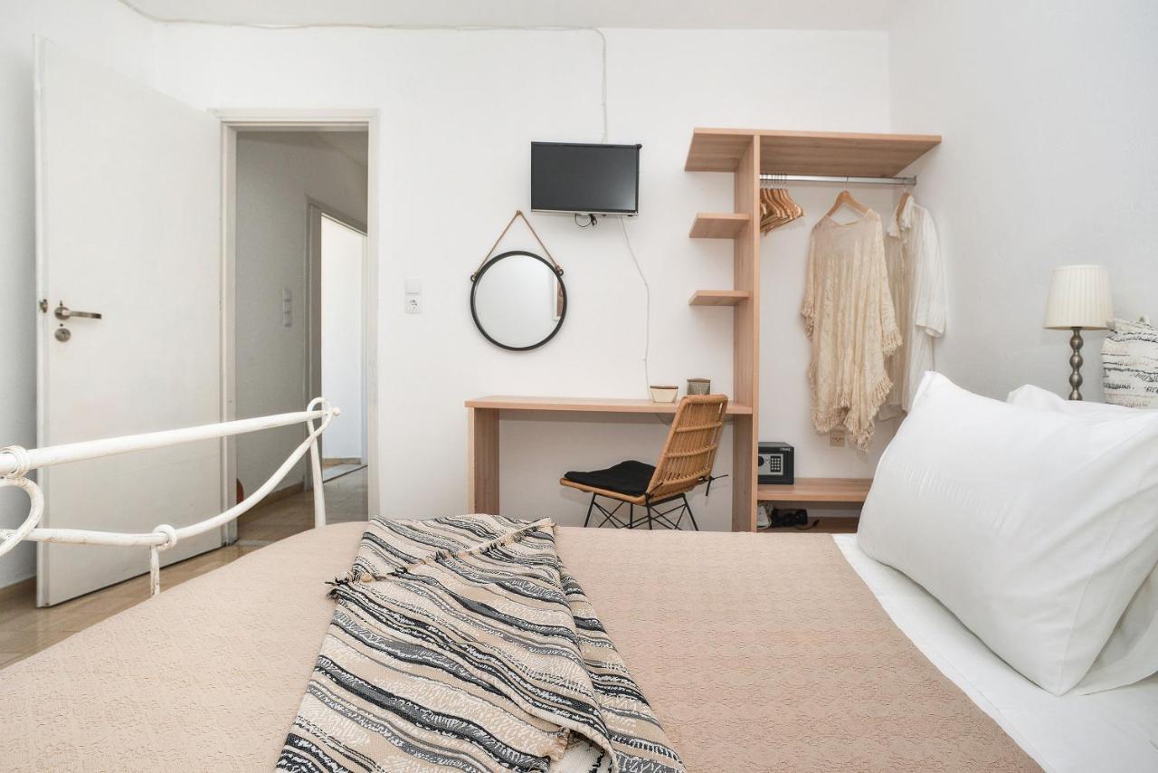 New! Paxoswhite Sea View Apartments & Studios! ガイオス エクステリア 写真