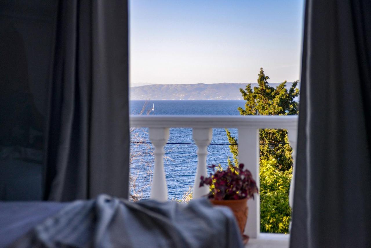 New! Paxoswhite Sea View Apartments & Studios! ガイオス エクステリア 写真